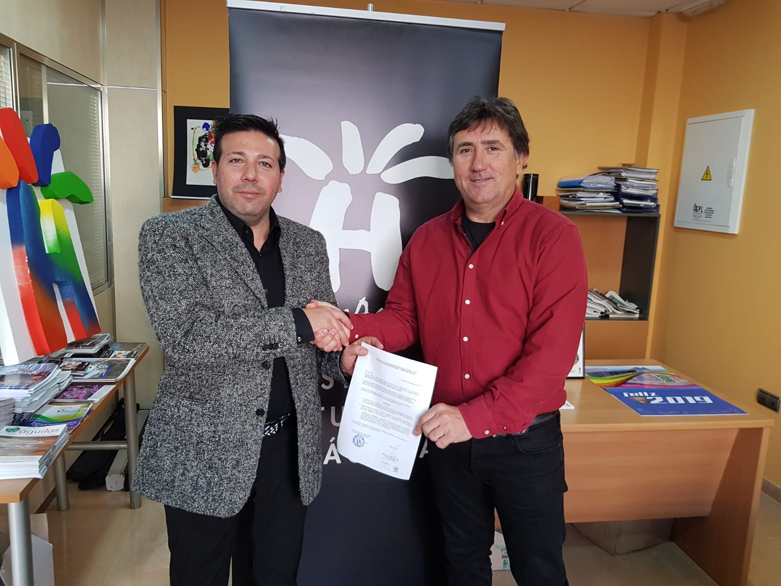 HosteÁguilas y el Águilas Fútbol Club firman un acuerdo de colaboración 
